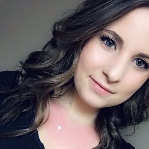 Meet your Posher, Alexis